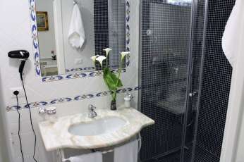 Bagno della camera Sogno del bed and breakfast Surriento Suites a Sorrento